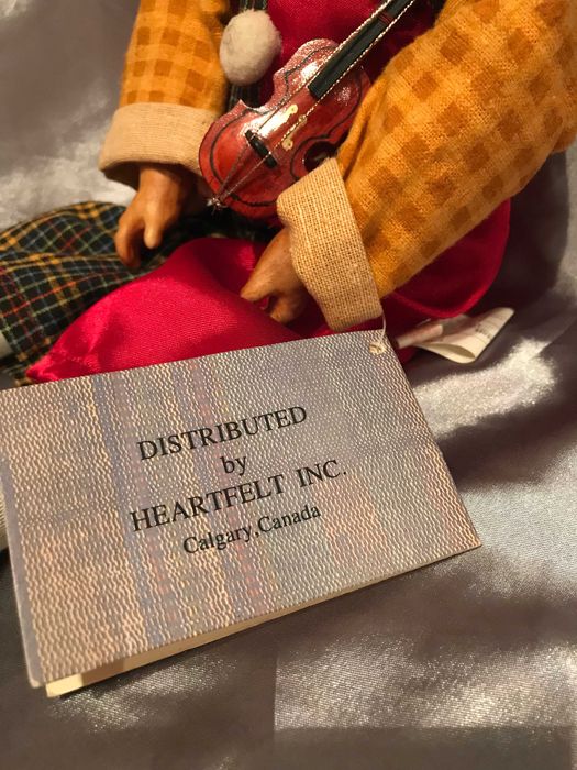 Коллекционная кукла клоун со скрипкой