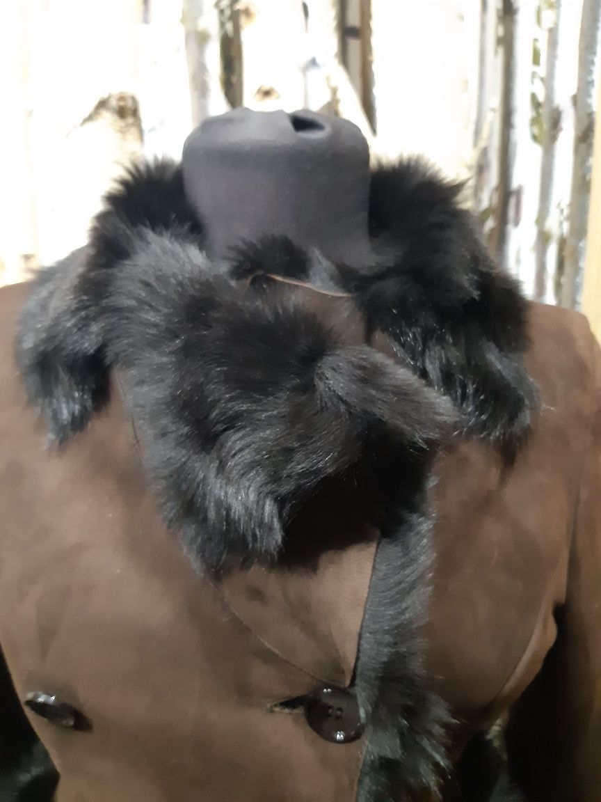 Prada оригинално дамско кожено палто размер S