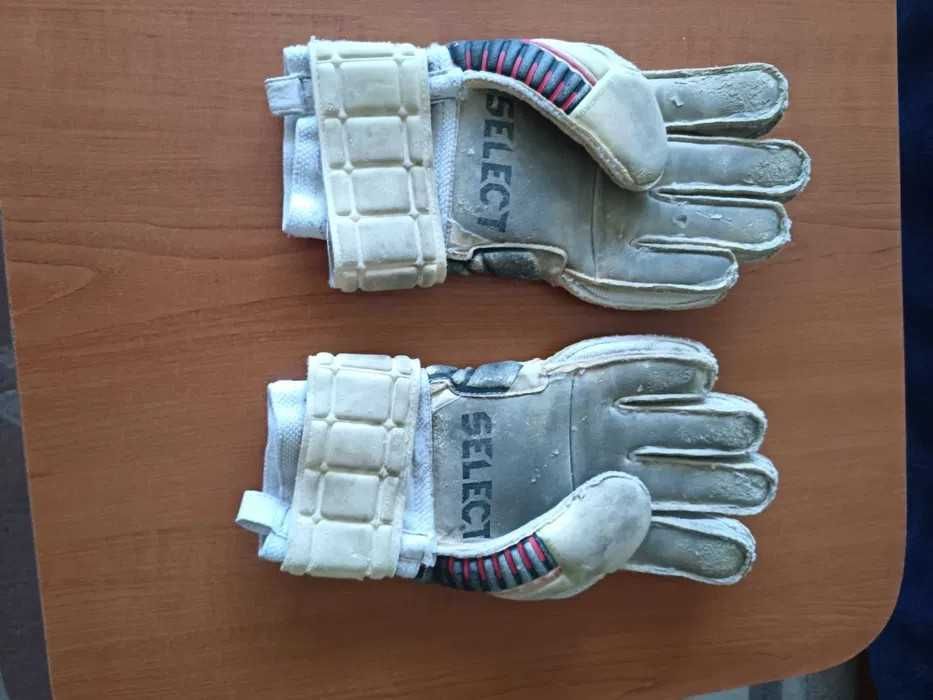 Vând mănuși fotbal