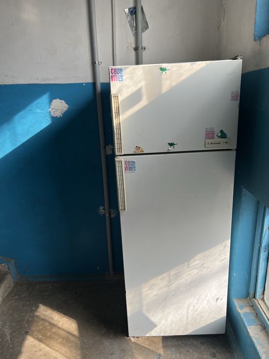 Холодильник бу не рабочи продаю.       Адрес жибек жолы 32