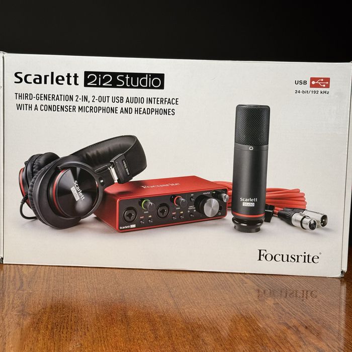 Scarlett 2i2 studio звуковая карта микрофон наушники