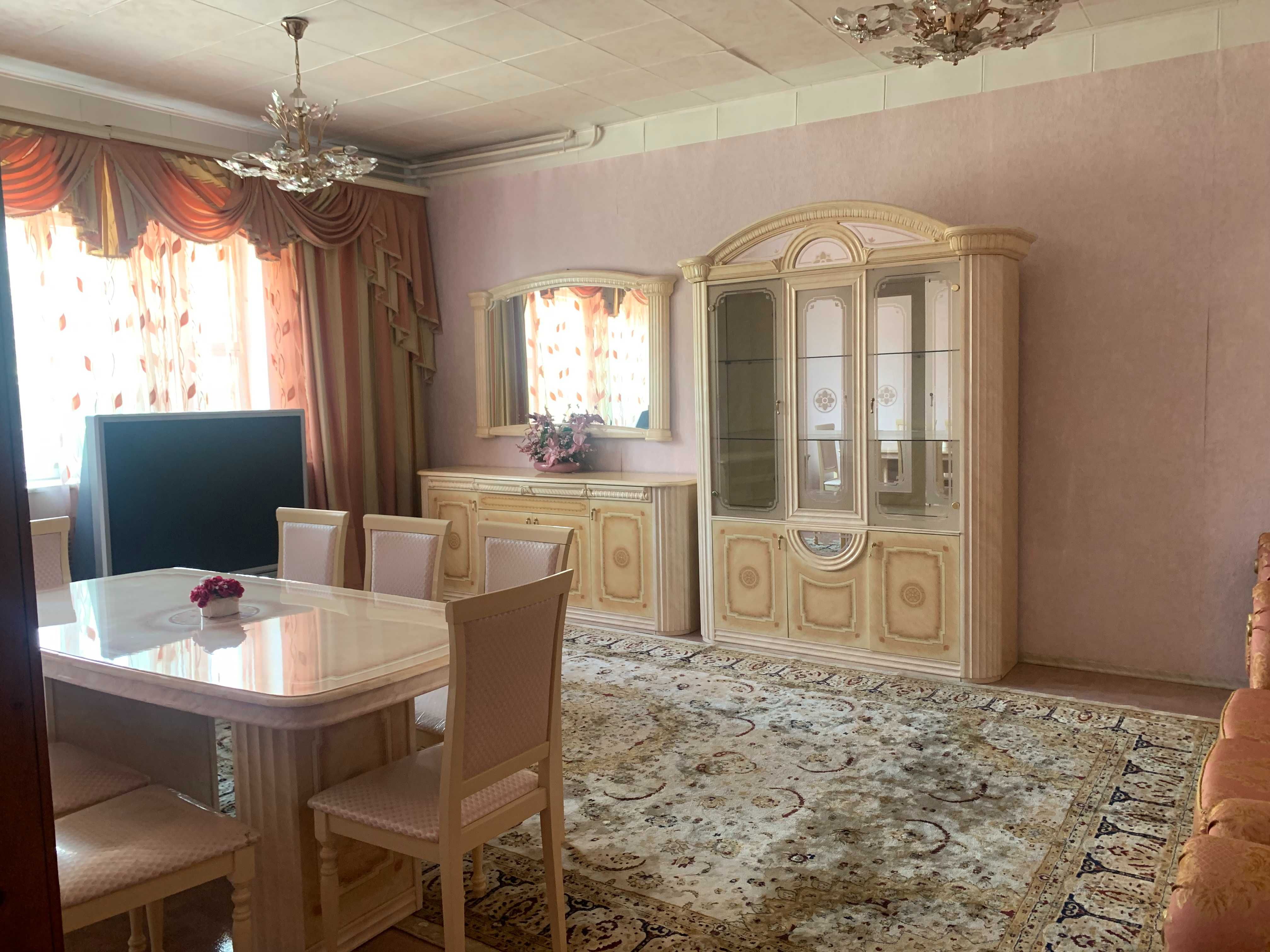 №Д0143. Продается Трех уровневый дом в районе Г. Дружбы.