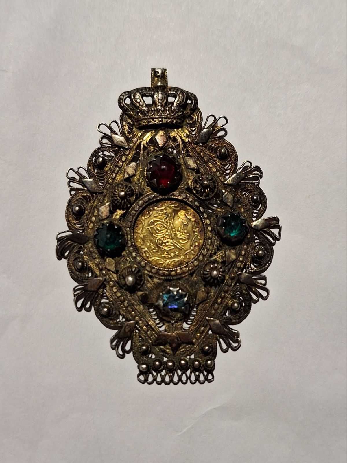Възрожденски накит,висулка със златна монета,корона