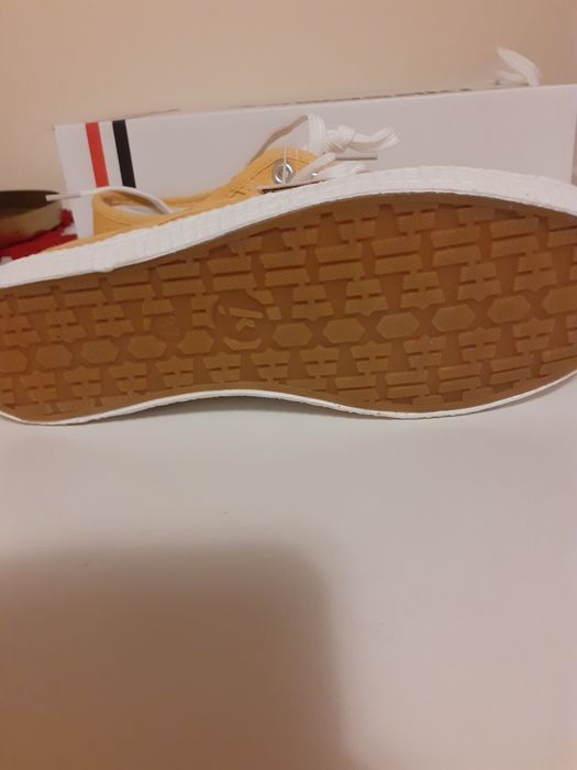 Teniși originali Kawasaki, 37