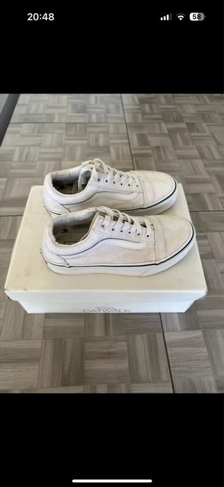 Vand tenisi de fete cu talpa groasa Vans