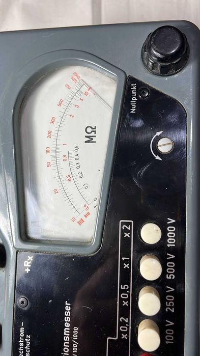 Megohmetru Metrawatt BBC Goerz, model J100/1000