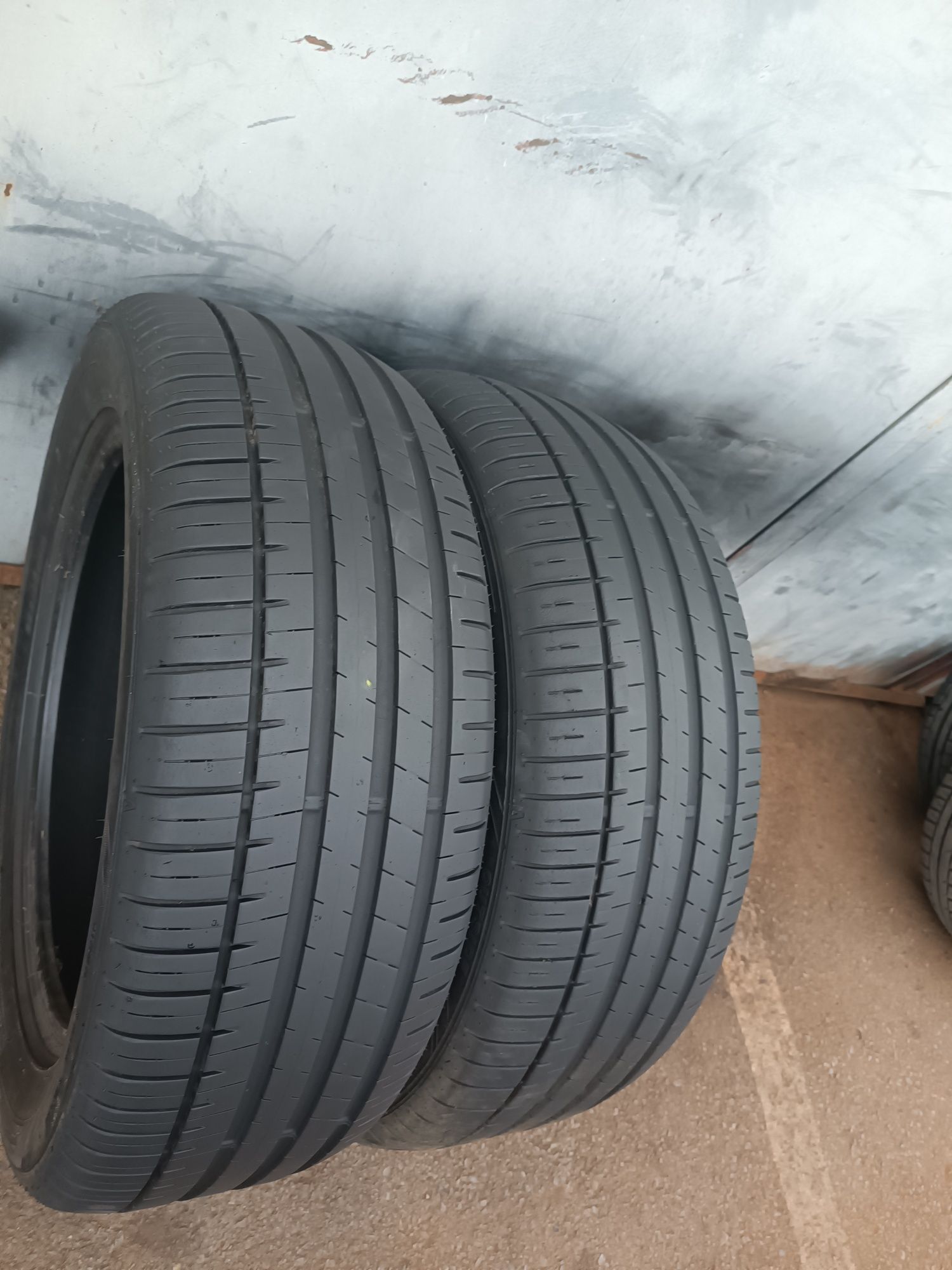 235/55/19 Falken