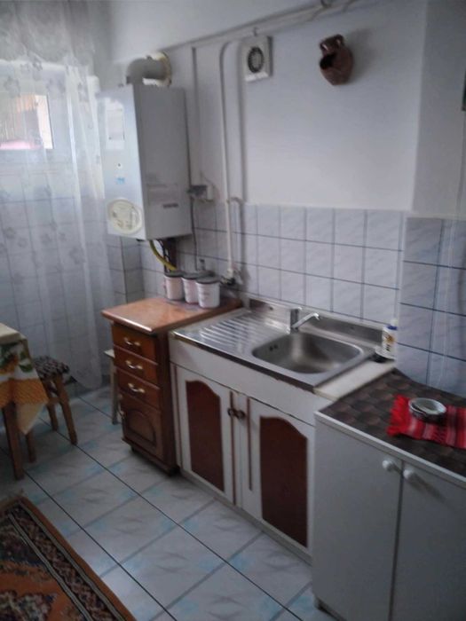 Vand Apartament  .4camere ,2 bai .bucatarie .mobilat .