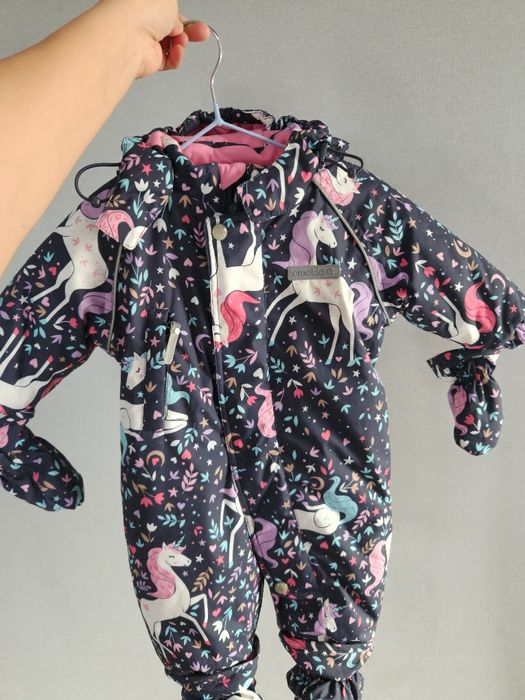 Продается детский комбинезон, обувь, шапки