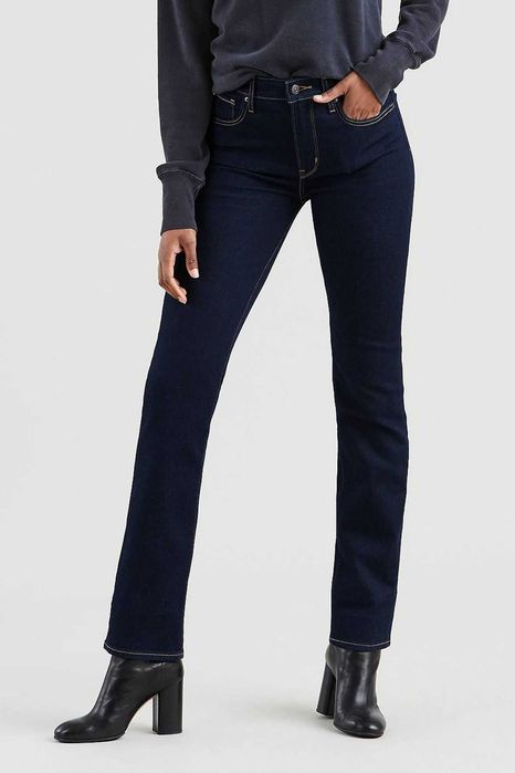 Продам женские классические джинсы Levis