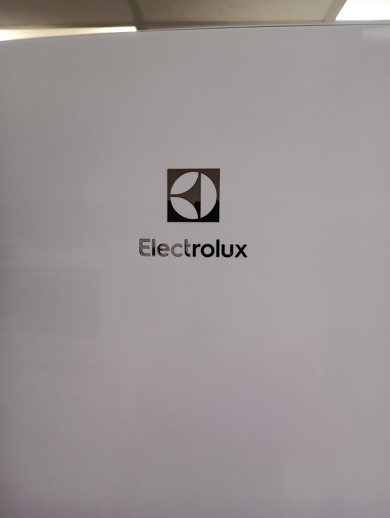 XXL вертикален фризер със 7 чекмеджета Electrolux 2 години гаранция!
