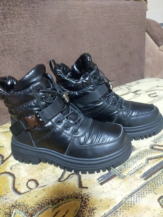 Продам зимние сапожки