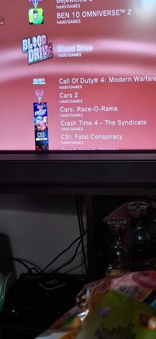 Плеистеишън 3,два джойстика и качени около 90 игри