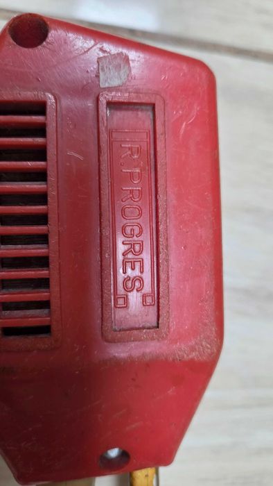 Pistol de lipit romanesc