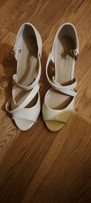 Sandale de dama folosite