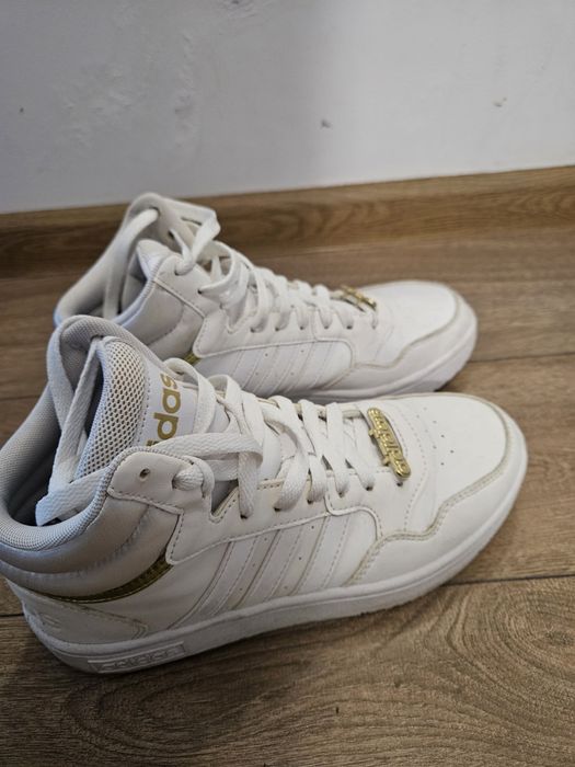 Adidas бели дамски кецове