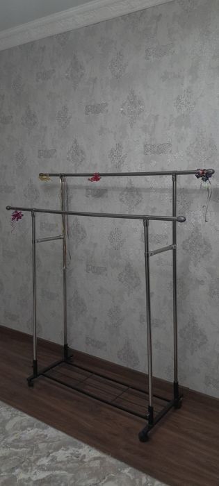 Напольная телескопическая вешелка стойка