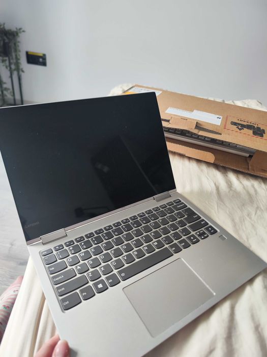 Laptop Lenovo Yoga 730
