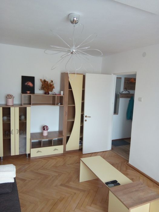 Închiriere apartament 2 camere.