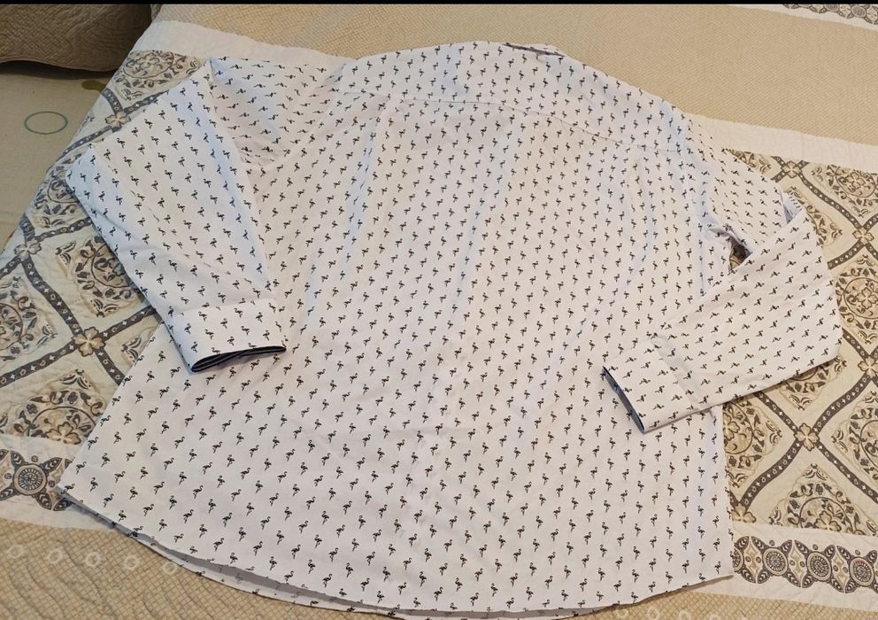 Cămașa albă cu model flamingo, de la Next , pt bărbați , măsura 46(XL)