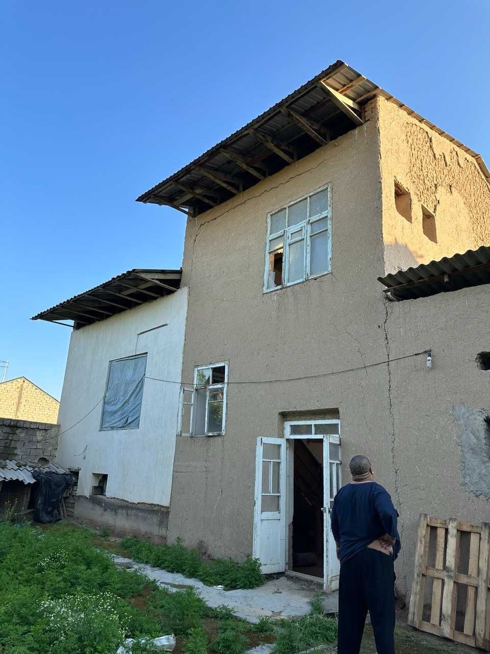 Продаётся дом очень дёшево. Uy sotiladi arzon narxga.