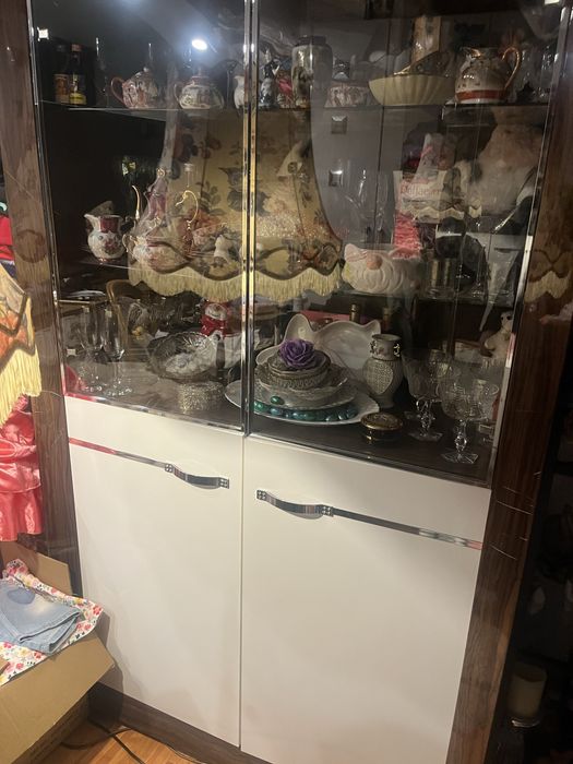 Vand , masa, dulap, vitrina