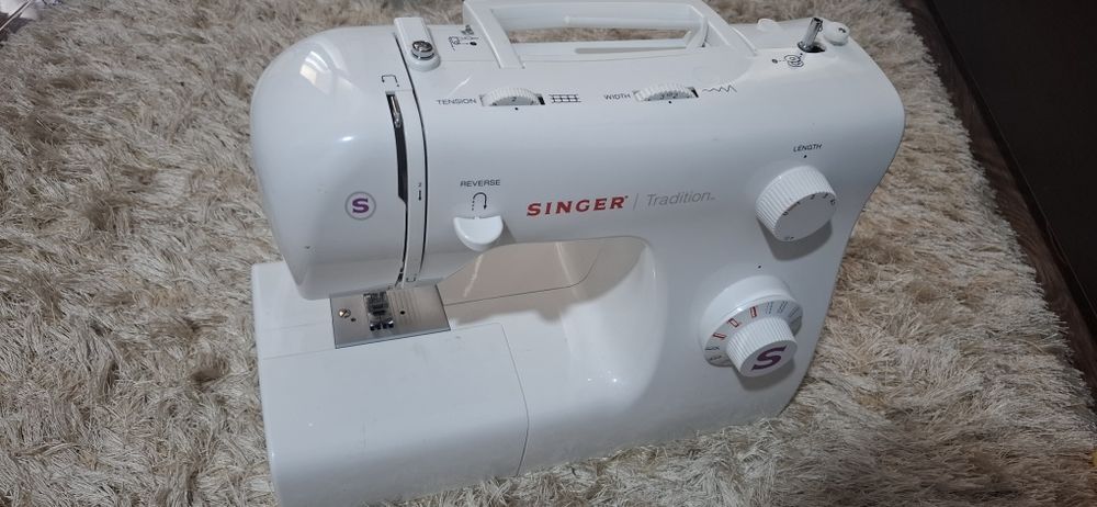 Masina de cusut casnica Singer Tradition 2263