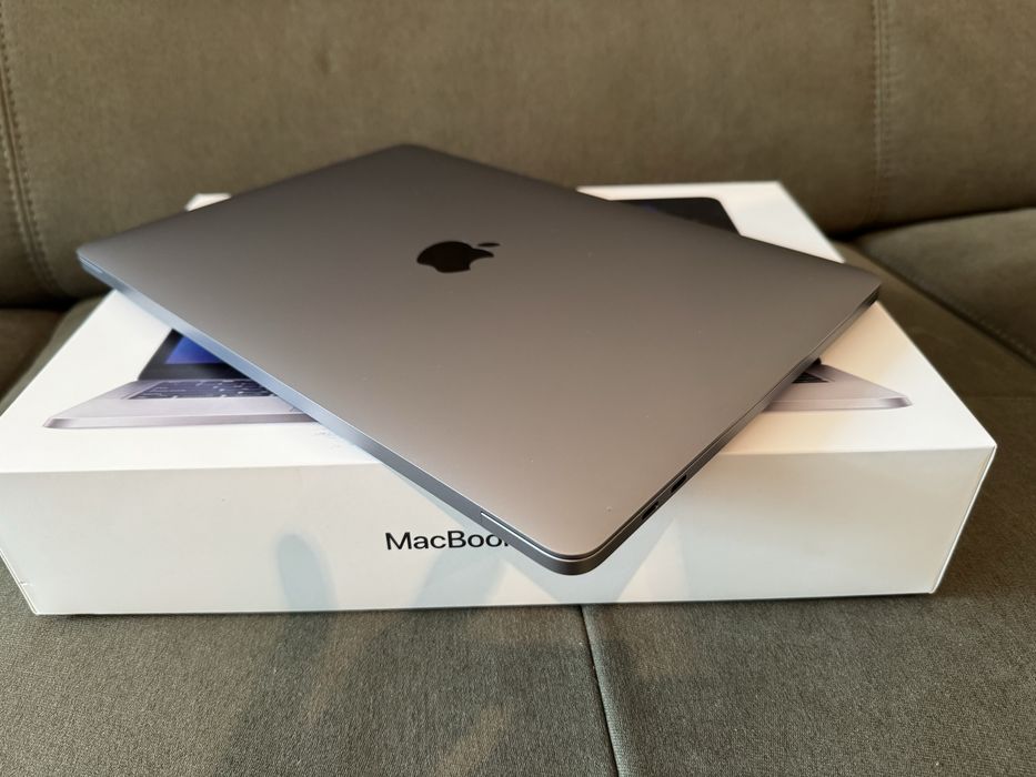 Macbook Pro 13 13” Touchbar 2020 M1 8Gb SSD 512GB ca nou