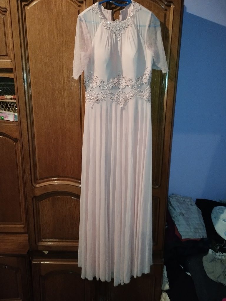 Vând rochie de ocazie din tull