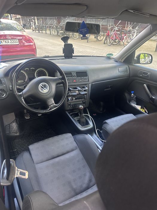 Volswagen bora 1.9 ,6 trepte 131 de cai  si iphone 16 pro max de 256