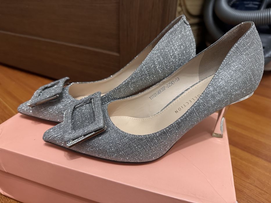 Нарядные, блестящие туфли