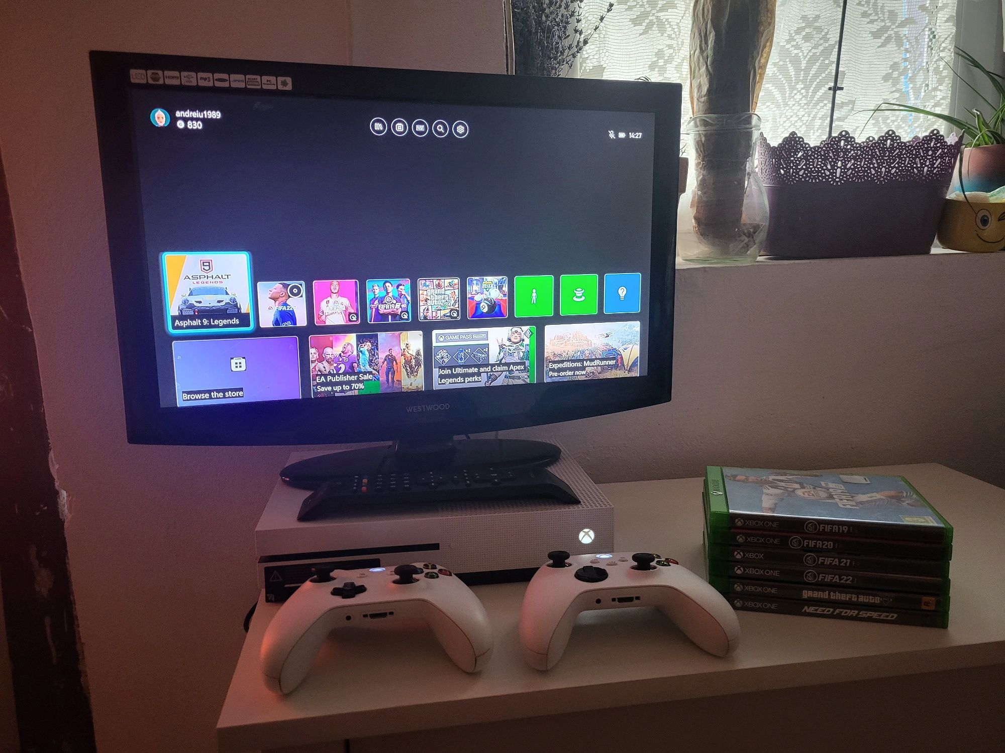 Vând Xbox One 500gb