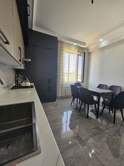 Продаётся 3/3/4 Центр Луначарский Мирзо-Улугбекский район