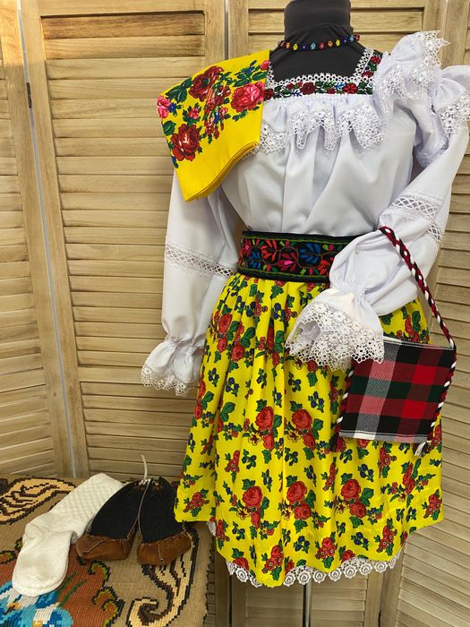 Custum popular/traditional pentru femei de Maramures complet, autentic