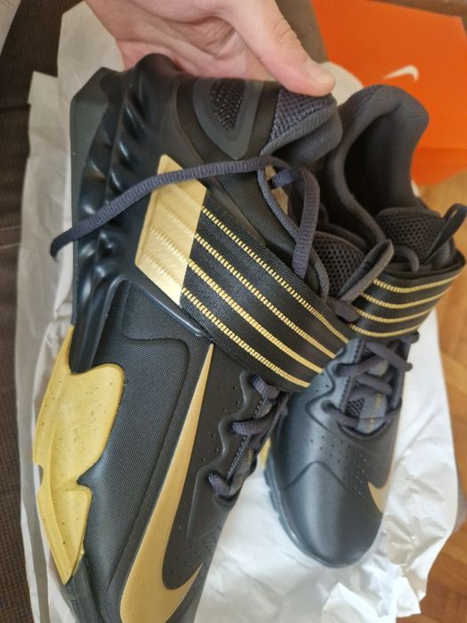 Nike savaleos black/metallic gold-anthracite