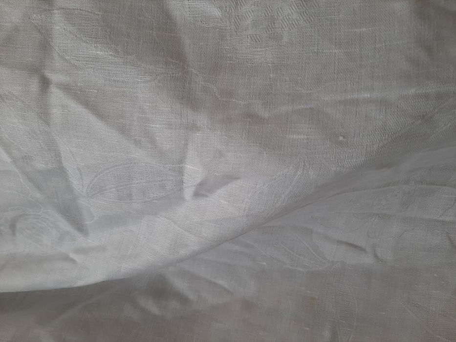 Vând Damasc alb cu flori imprimat pentru fete de masa,,lenjerii