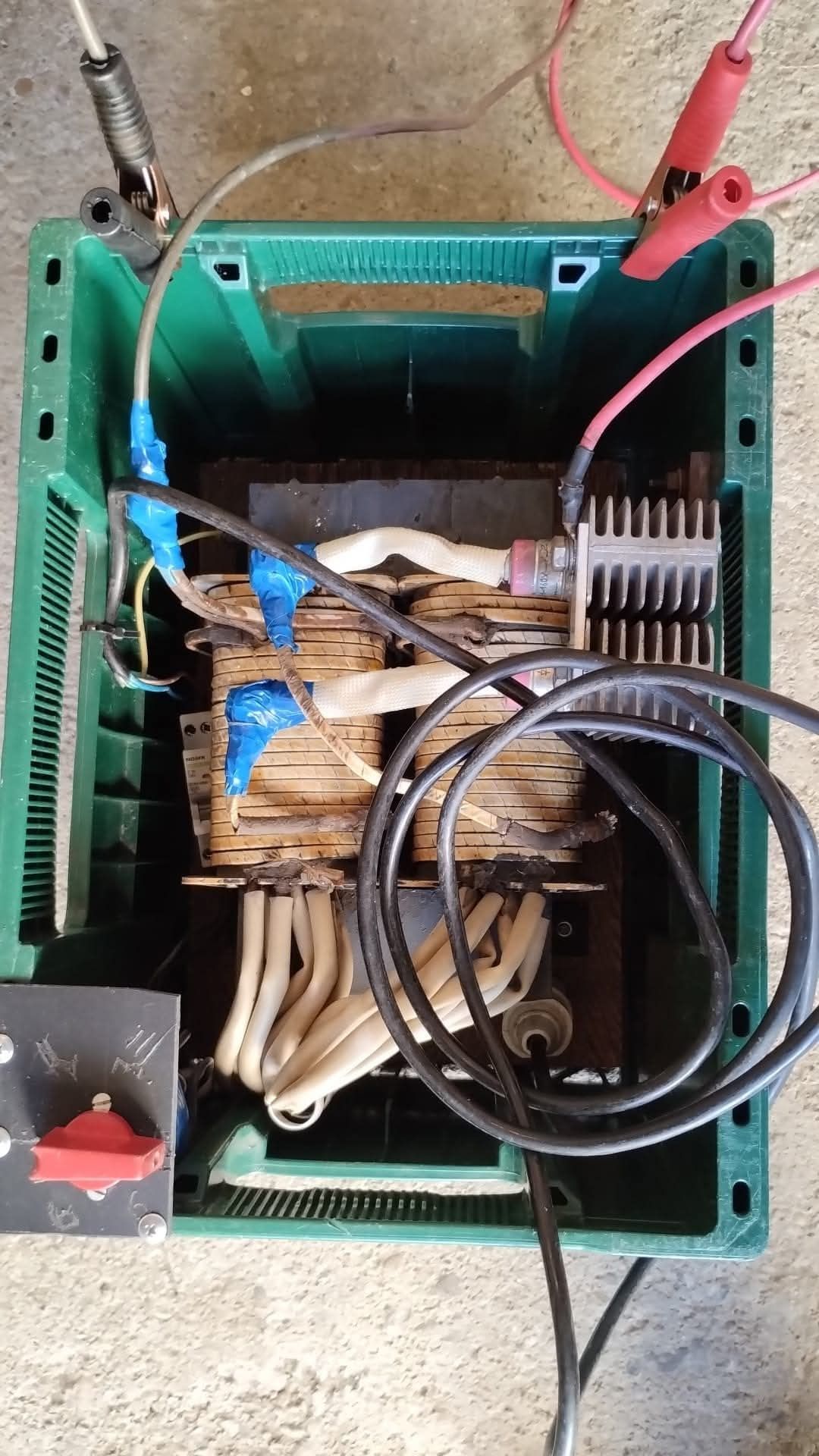 Redresor robot pornire mașina 12 v