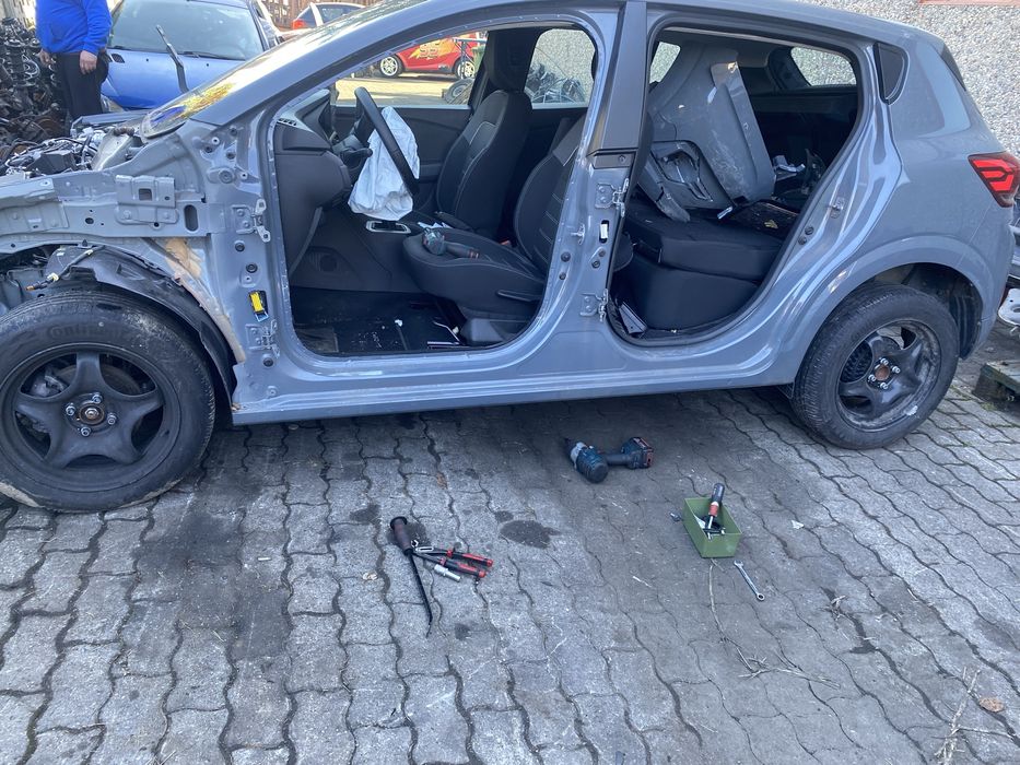 Dezmembrez sandero logan 2009-2025