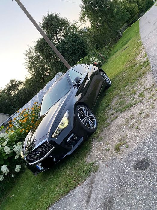 Infiniti Q50 Mașina se află în Olanda.Aici muncesc.Dar mă pot deplasa în România.