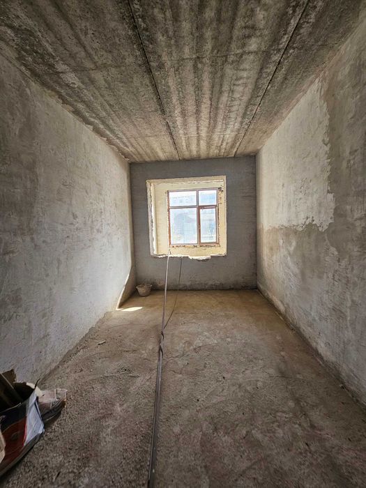 Buxoroda uy xonadon kvartira sotiladi 2 xonali 65m² 1-qavat.