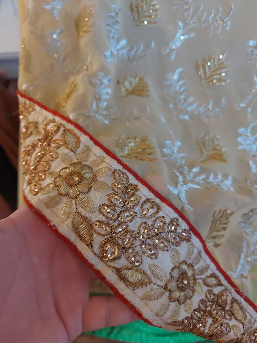 Sari indian brodat 5,30 m × 1,15 m