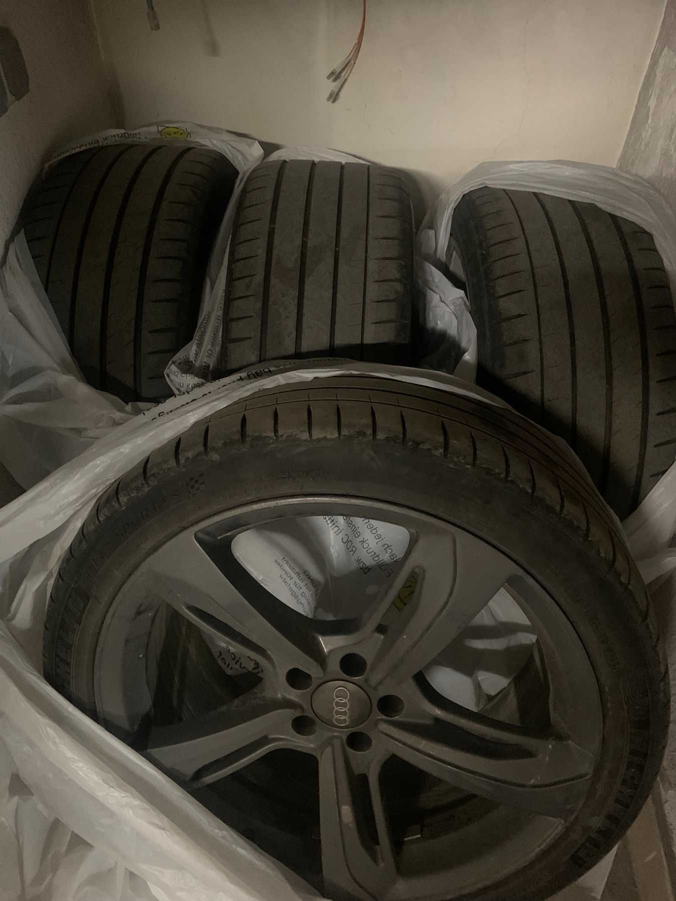 Гуми Michelin Pilot Sport 4S комплект с джанти 275/35 ZR 20 цола