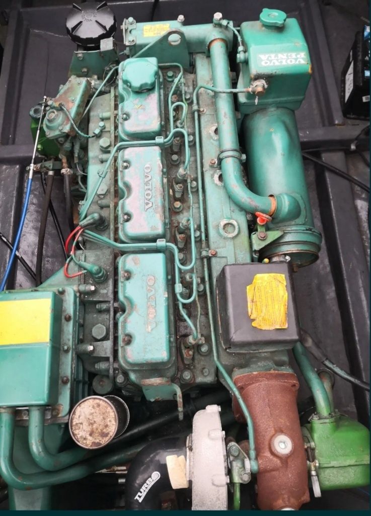 Ambarcatiune turism 12 persoane, motor volvo penta 200cp