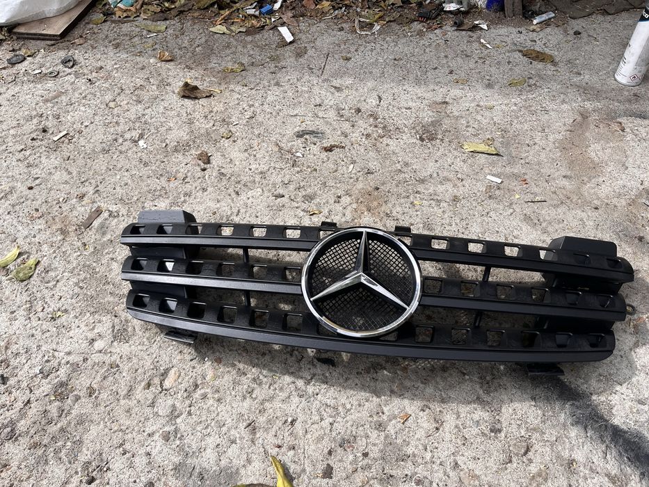 Решетка Mercedes ML W164 преди фейс