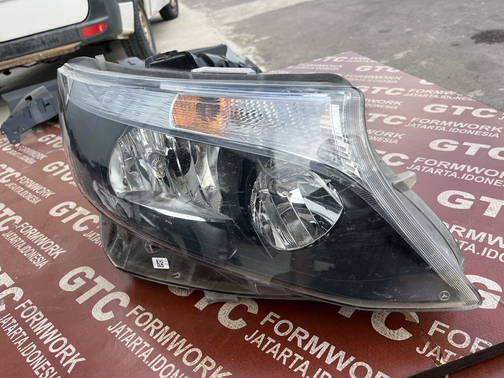 Десен и ляв фар Mercedes Vito W447 3бр