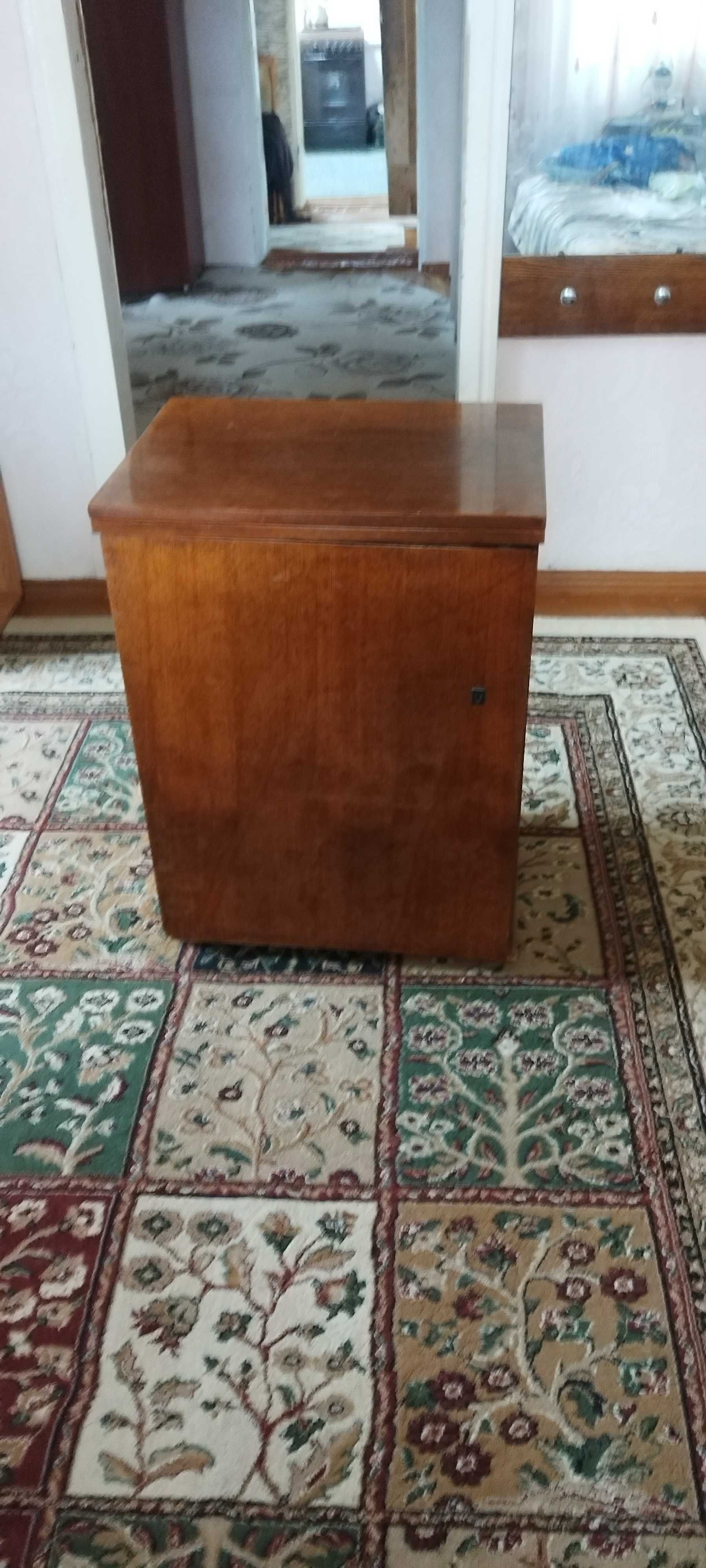 Продам швейную машинку