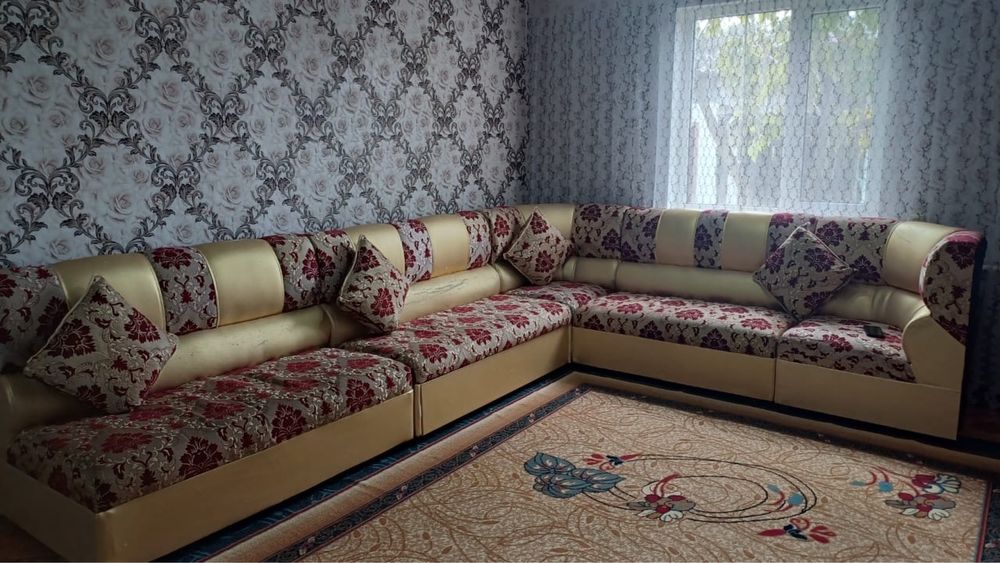 Диван в хорошем состояние