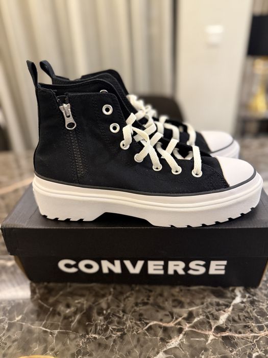 Кецове converse размер 39 с платформа черни с бяла подметка