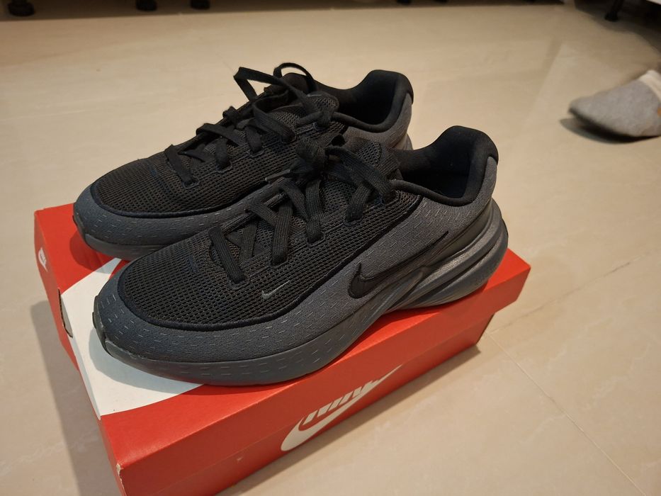 Adidasi nike uplift sc