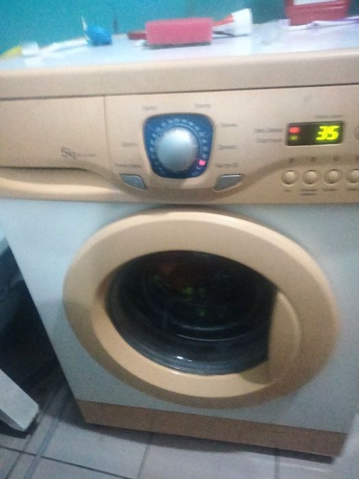 Продам машинку стиральную